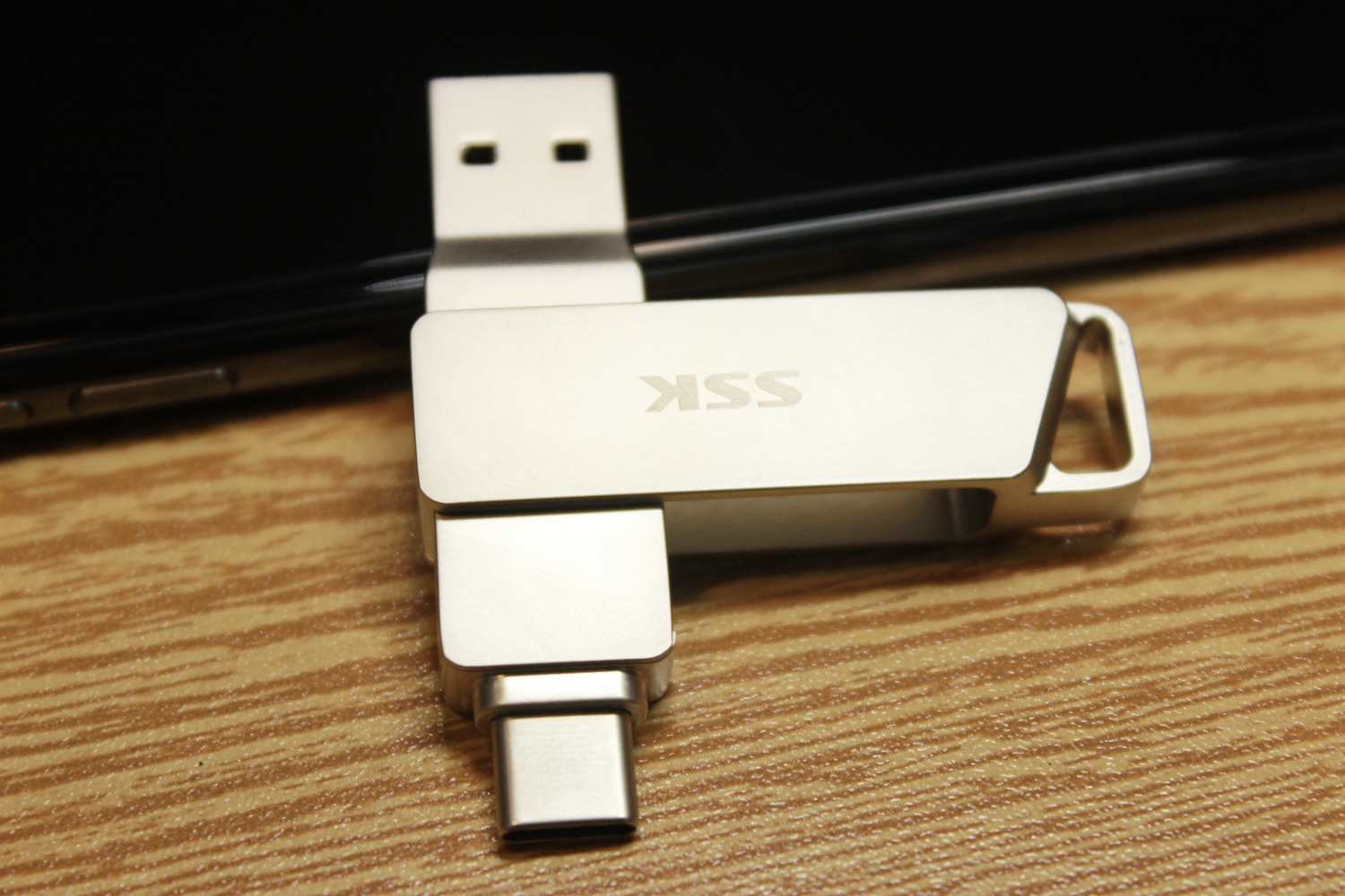 电脑内存不够能加移动u盘,飚王固态u盘质量好吗