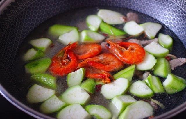 过节吃得太多太油怎么办,过节油腻的东西吃多了