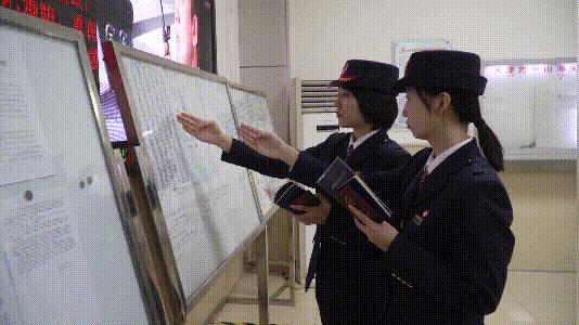 高铁副司机春运夜班的一天,高铁副司机服务春运