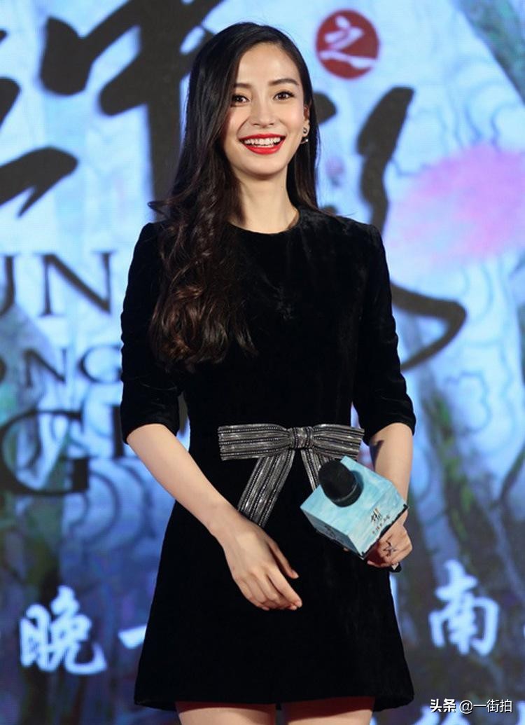 46岁袁立晒自拍打扮似贵妇,袁立蕾丝裙