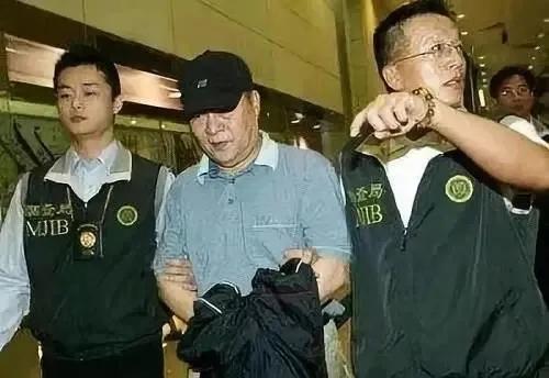 市值蒸发超百亿至退市,市值蒸发300亿突然关店300家