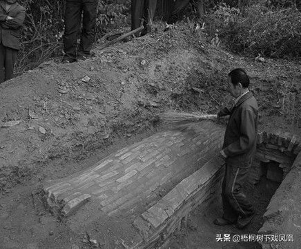 杜甫墓被挖出后发现了什么,杜甫墓被挖出来了吗