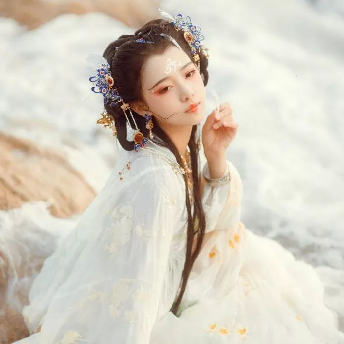 不染世俗的古风女头真人,有意境古风女头真人版