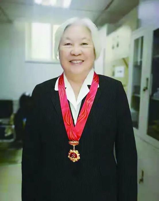 光荣在党50年采访老党员,光荣在党50年采访