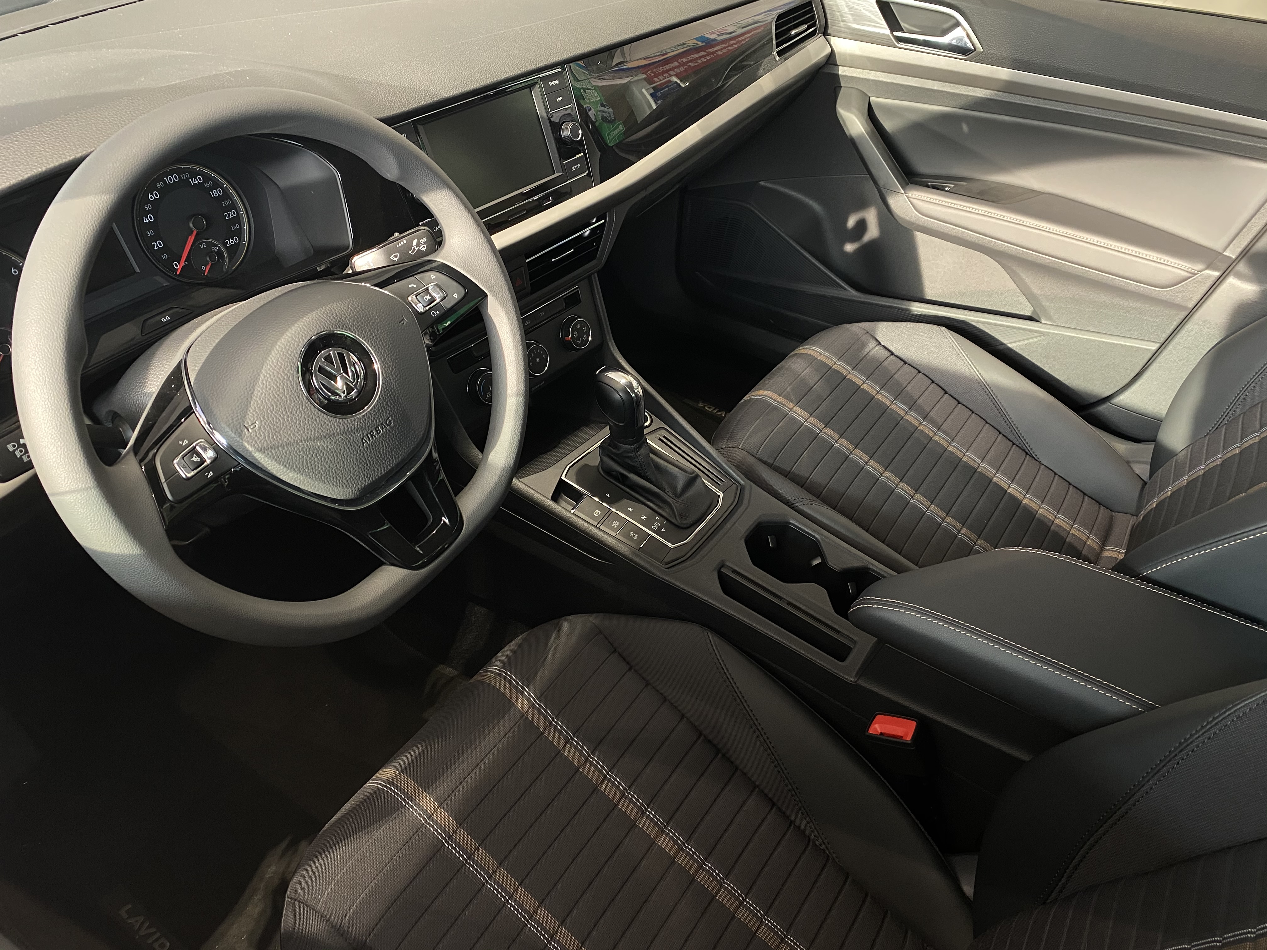 大众朗逸1.5l爬坡怎么样,朗逸自动视野版1.5l详细配置