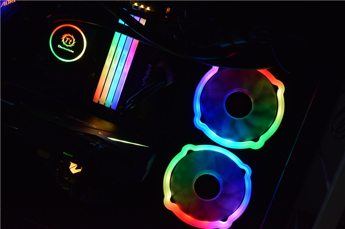 tt冰龙240水冷是12v的还是5v的,一体水冷怎么选择