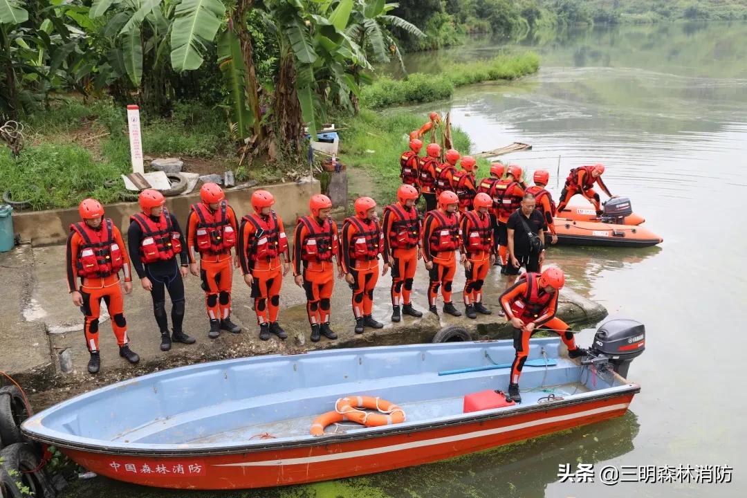 看蓝朋友如何燃爆绳索训练场,冲锋舟带有驾驶室驾驶技巧