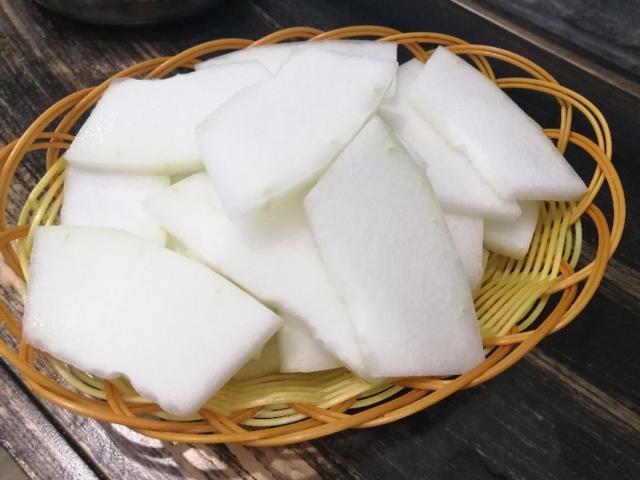 郑州美食地锅炖鸡贴饼子,地锅炖鸡贴饼子的抖音视频