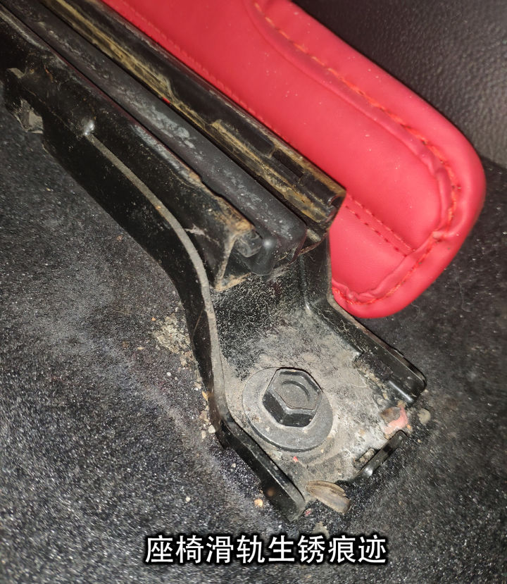 英菲尼迪fx35最容易哪里进水,英菲尼迪fx35天窗漏水底板全是水