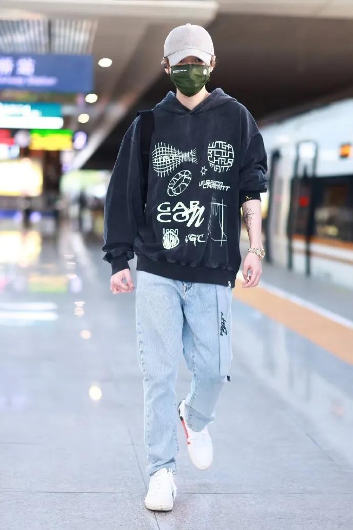 鹿晗戴帽子视频演唱会,鹿晗戴同款帽子