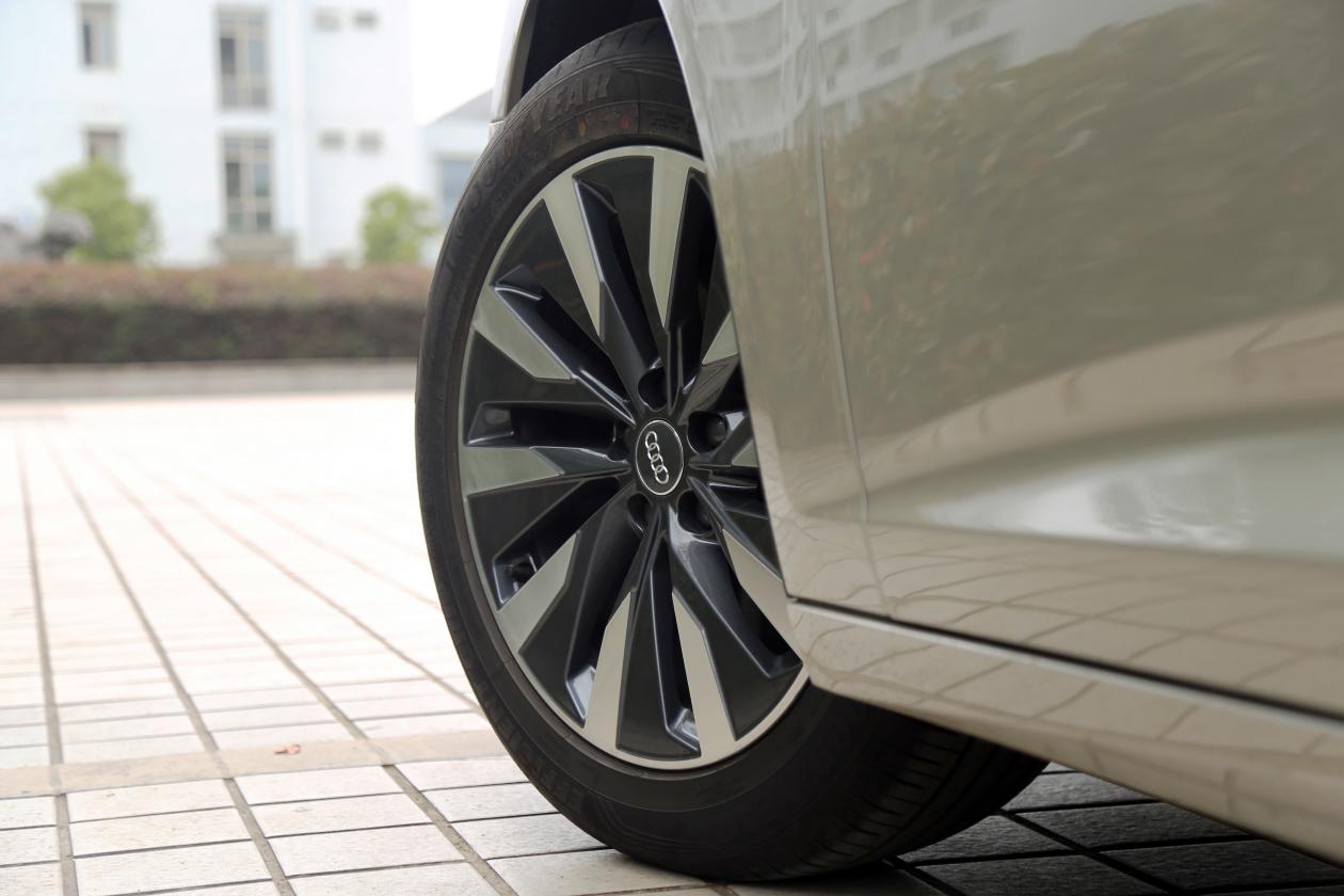 试驾新款奥迪a6l视频全部,奥迪a6l55tfsi3.0t