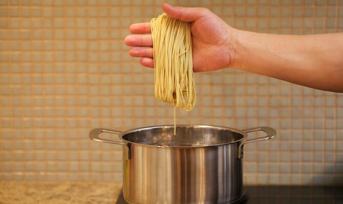 正宗襄阳牛肉面是什么样的面,一碗真正的牛肉面视频