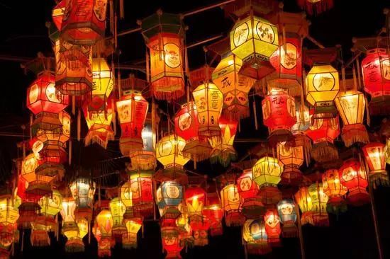 新春打卡重庆香水百合网红艺术节,坐小火车、玩玻璃滑道...