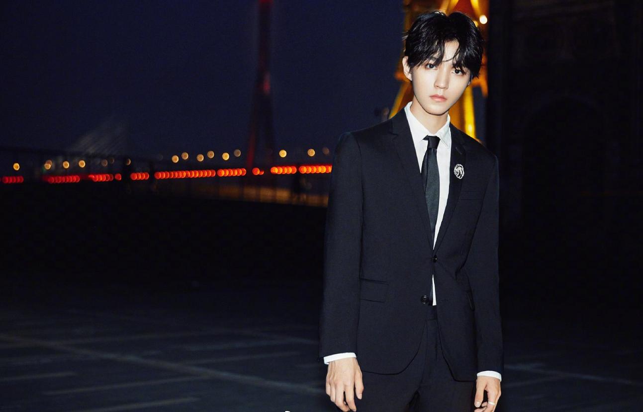 王俊凯穿西装好看,王俊凯时尚西装