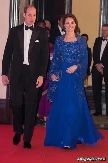 凯特王妃最新的时尚穿搭,英国王妃凯特穿宝蓝色大衣