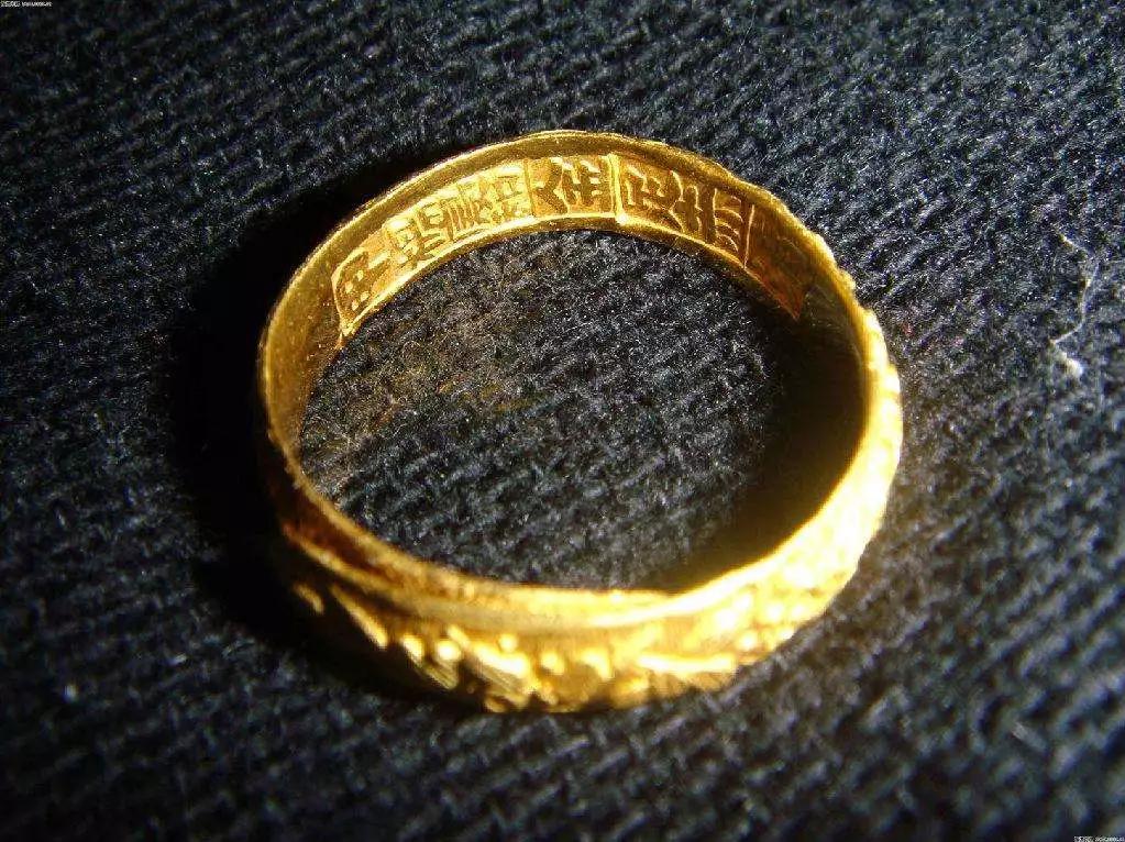 翡翠镶嵌925好还是18k金好呢,翡翠镶嵌925银好还是18k金好