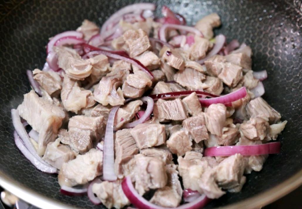 天冷了吃点啥番茄土豆炖牛肉,土豆炖牛肉西红柿的做法儿童