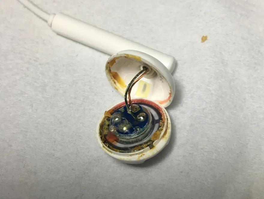 入耳式耳机声音不加大好吗,入耳式耳机一边有声一边无声