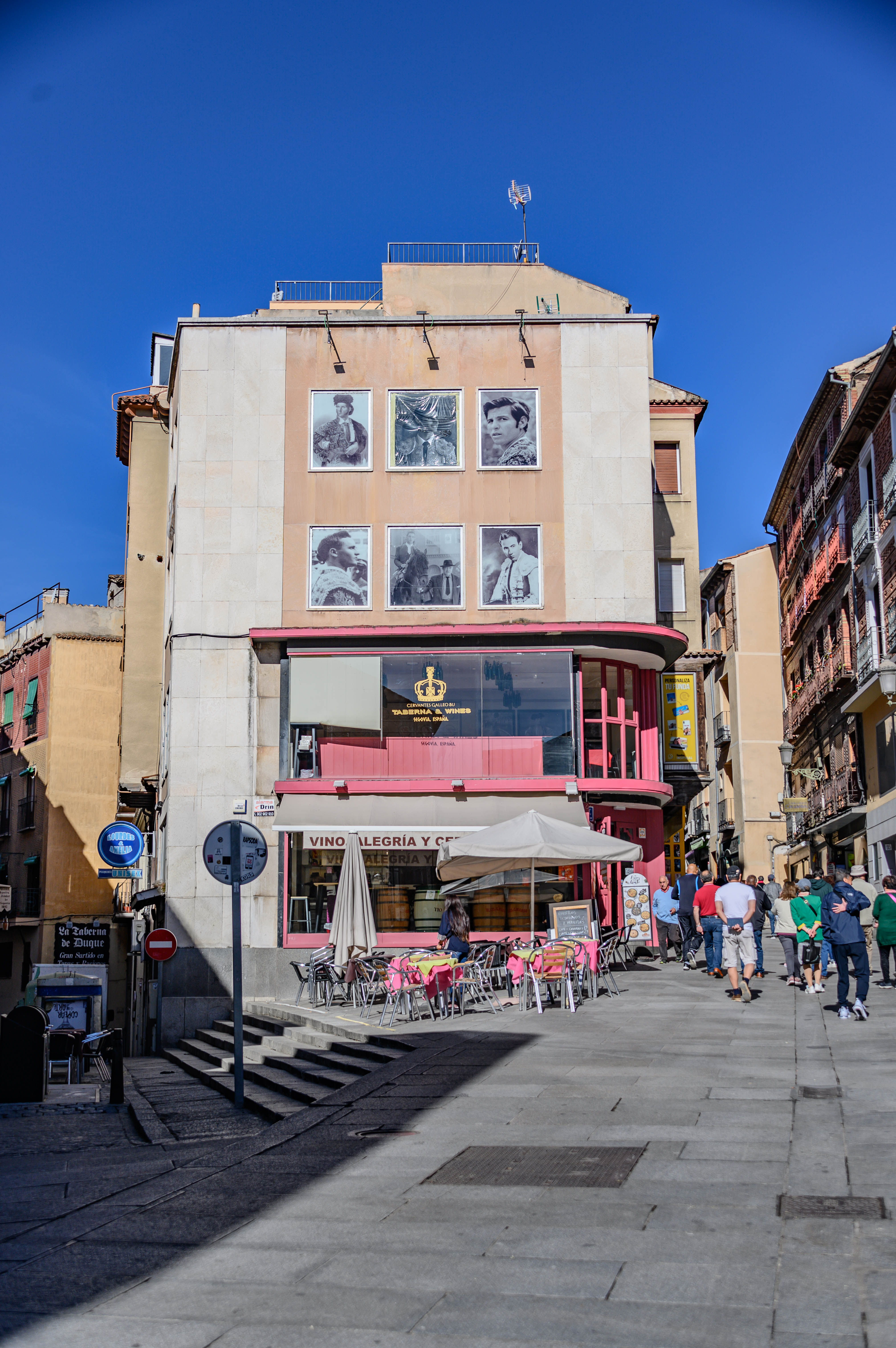 在西班牙，上洗手间要先买咖啡，还发现了迪士尼的公主城堡原型