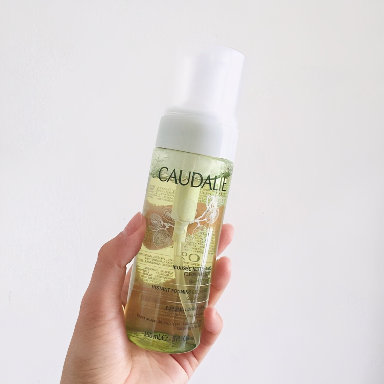 清洁控油洗面奶推荐：深层清洁提亮肤色，让你的皮肤更加光滑柔软