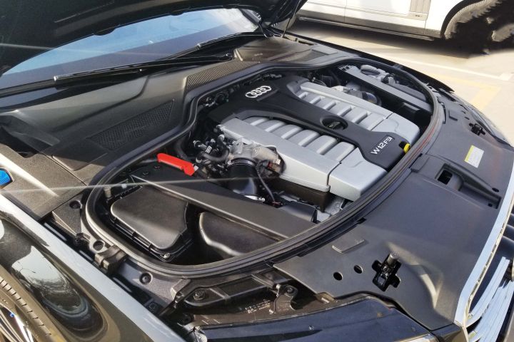 奥迪a82006款a8l6.0w12quattro旗舰型,小排三缸车