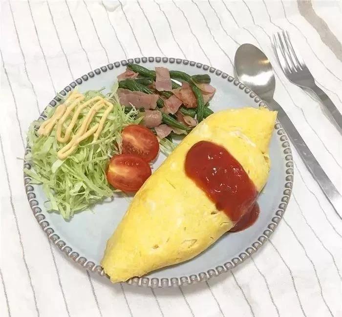 28岁郑爽卧室曝光引热议：“性冷淡”的人生，真的很爽