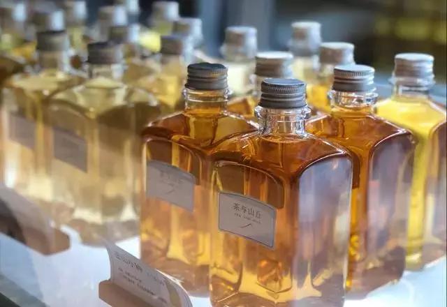 让人眼前一亮的茶饮店,为什么一个茶饮品牌可以一夜走红