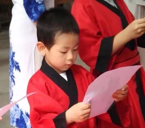 如何教小孩子快速识字,小学前要怎么教小孩识字比较好