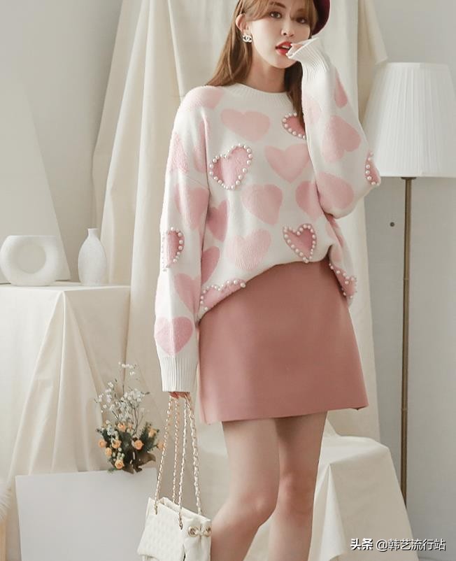 2020元旦韩国发布的新款毛衣款，再次流行休闲款，主题细节带个性