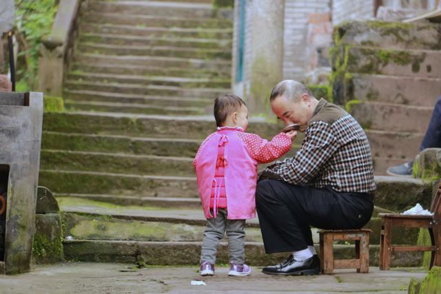 心理学怎么解释对小孩的恶意,心理学解释孩子的自卑