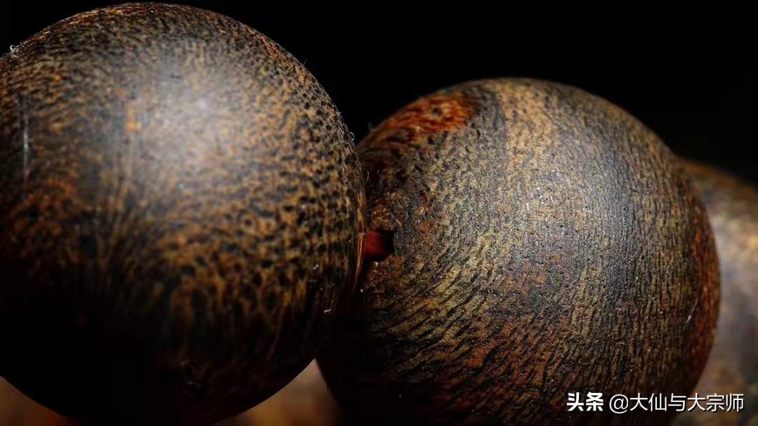 1串43克的绿奇楠手串目前价位多少,100元左右的奇楠手串是真的吗