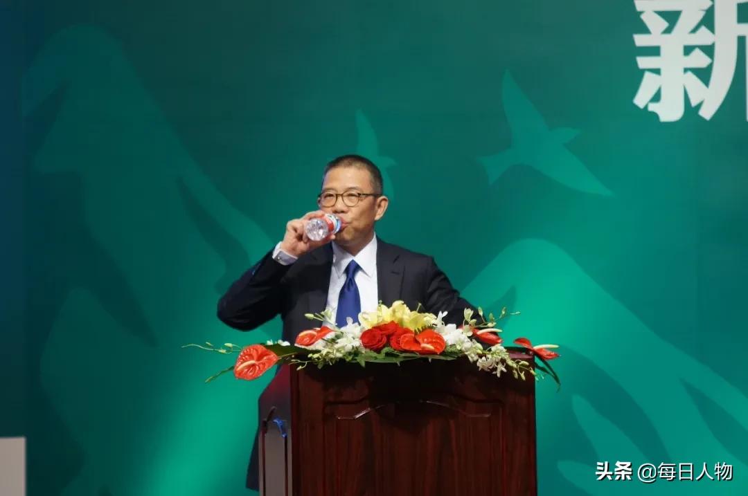 从龟鳖丸卖到农夫山泉,“半小时首富”致富路踩准国人养生焦虑