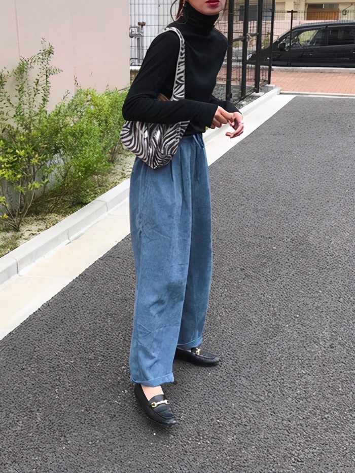 夏季灯芯绒裤的最佳搭配,穿搭复古潮的灯芯绒裤子也超百搭