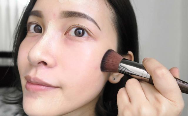 粉底上脸显肤色暗黄,粉底到下午就显得暗沉