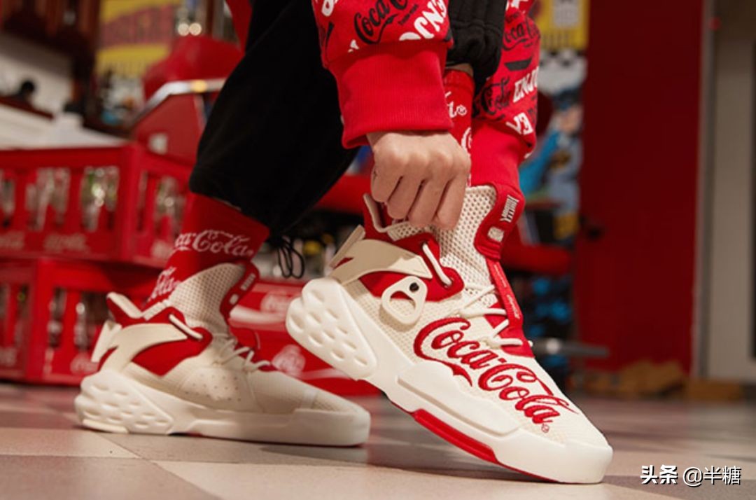 匡威可口可乐联名kith鸳鸯穿搭,hm迪士尼联名款鞋子