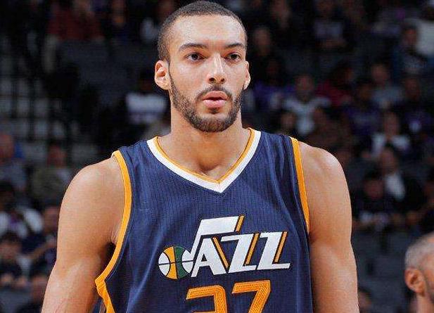 2亿中锋场均14+13，续约前扬言要拿冠军，如今赢球后很骄傲