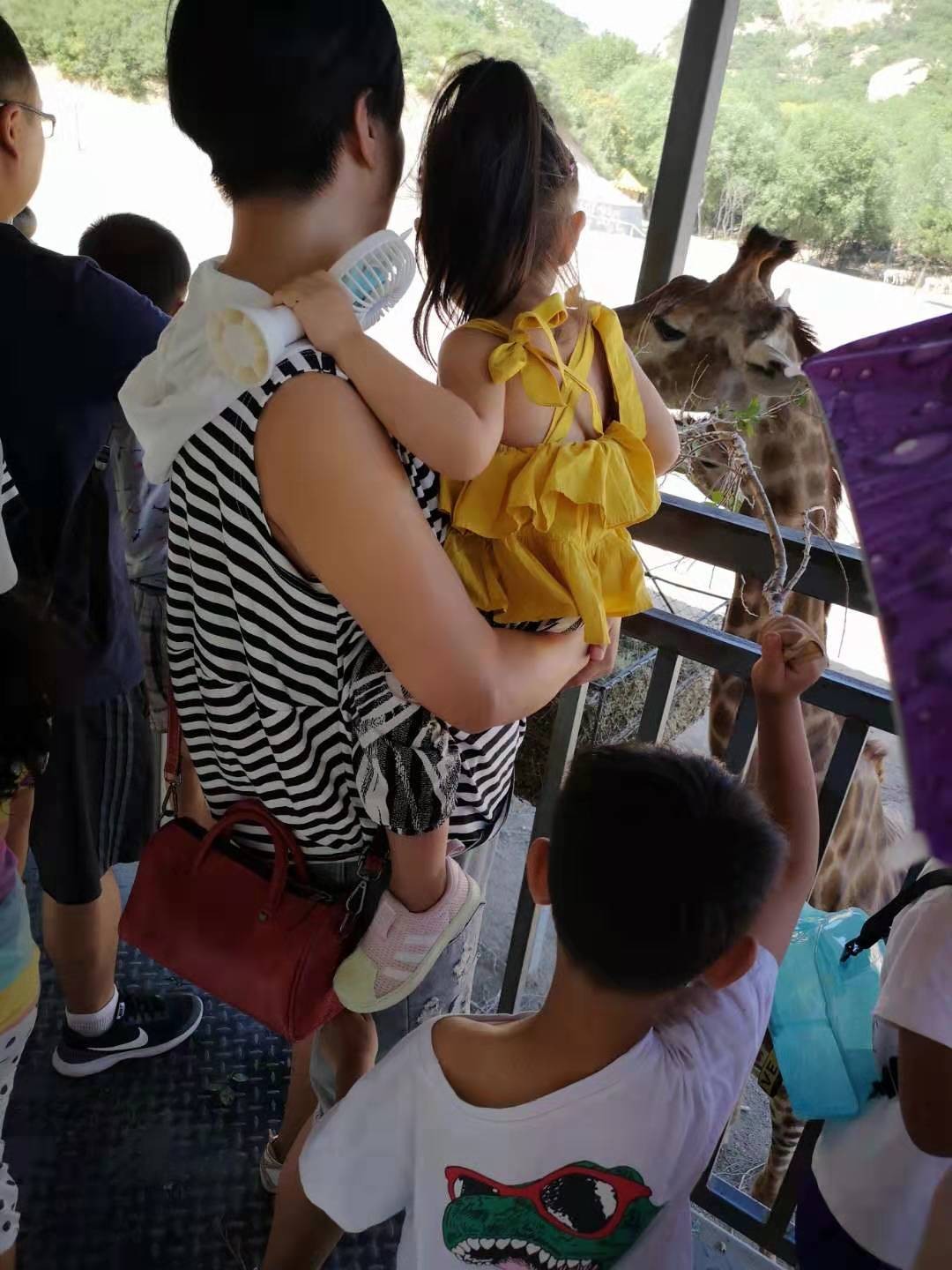 荣妈粉丝专享福利!月星耐克阿迪彪马都是超大折扣