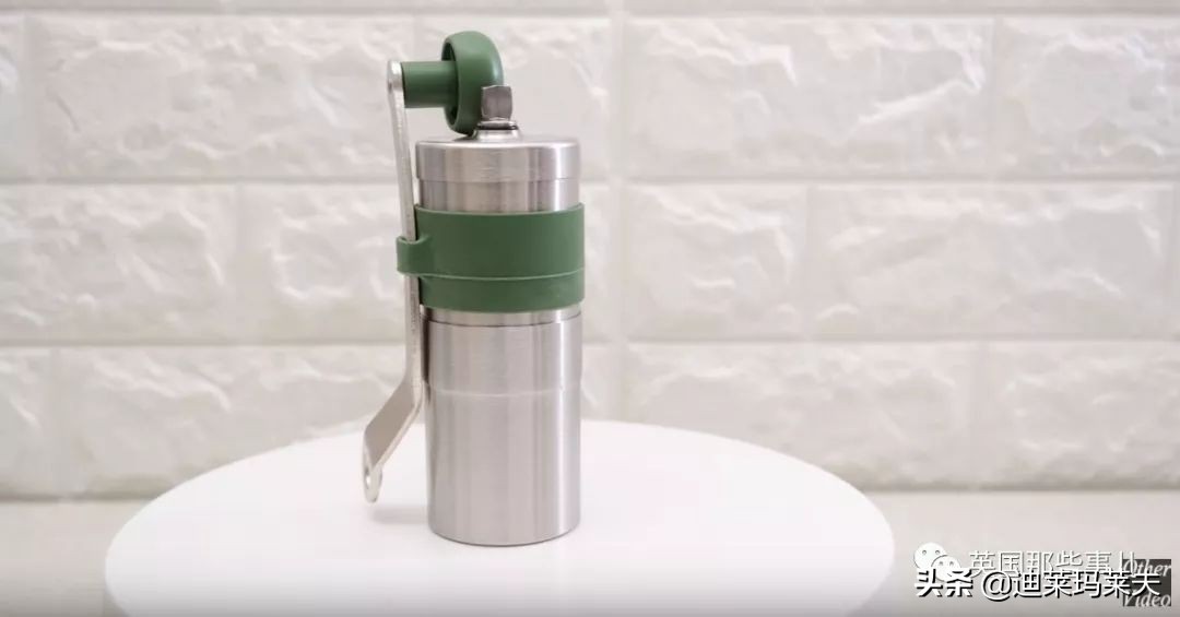 他用攒了一年的指甲，给女友做一个戒指？？这？