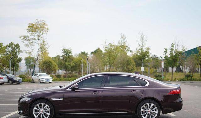 捷豹xfl2023款2.0tp250两驱豪华版,捷豹xfl2020款2.0t200ps进取运动版