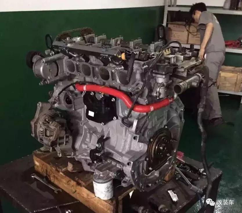 福克斯什么时候换回4缸发动机,经典福克斯移植发2.3t发动机