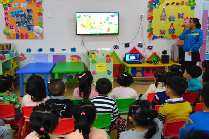 宝宝生病还坚持上学怎么鼓励,孩子总是生病还要坚持送幼儿园吗