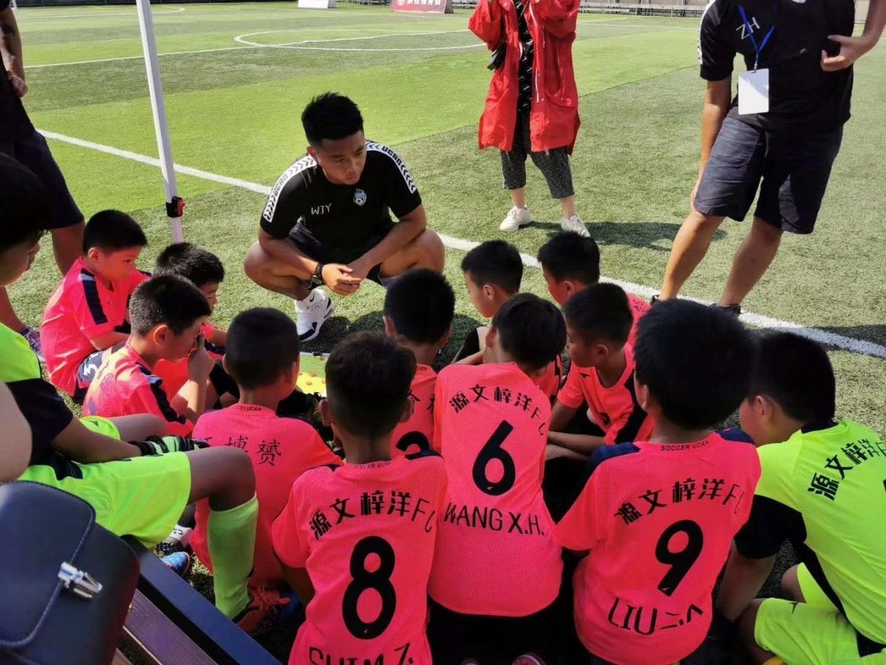 20岁开始踢足球晚不晚,20多岁踢足球晚不晚