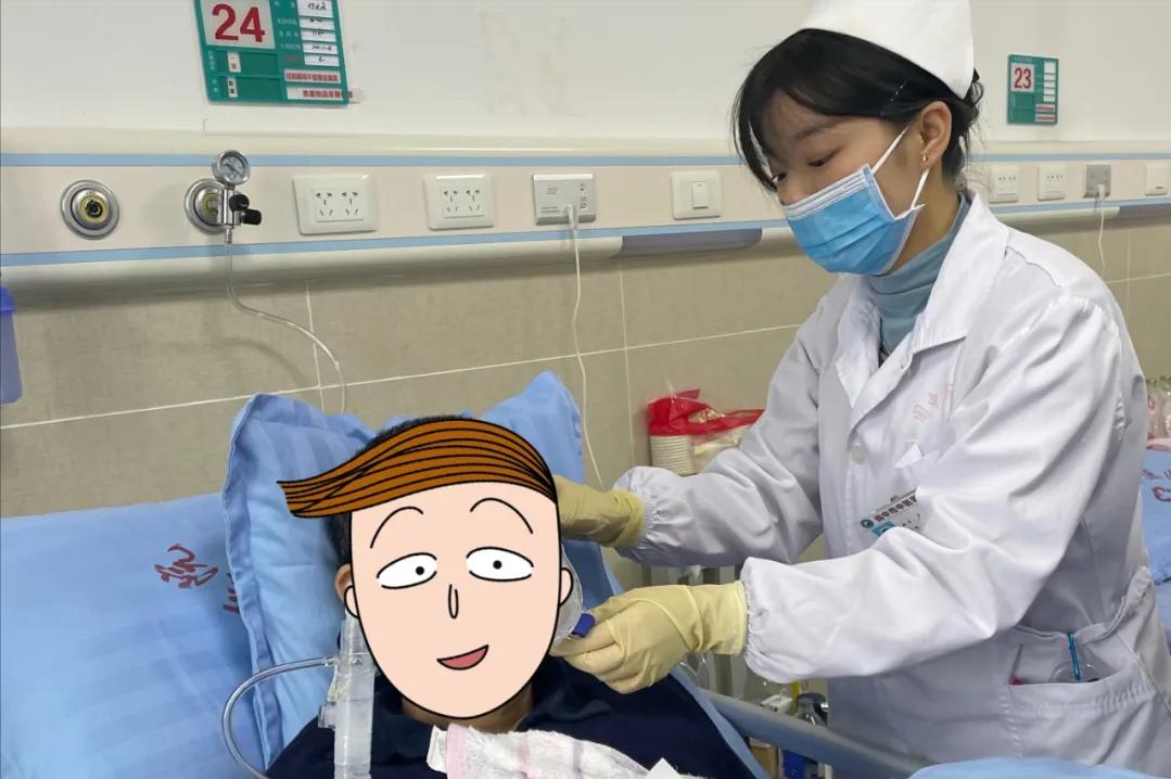 阆中市中医医院内六科在临床上首次使用无创呼吸机