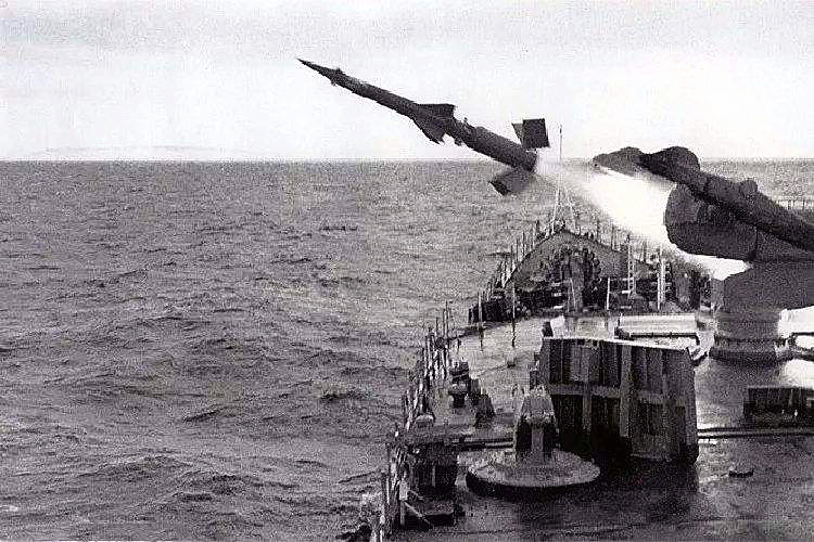 撑起祖国领海安全的擎天巨伞——中国舰空导弹发展史