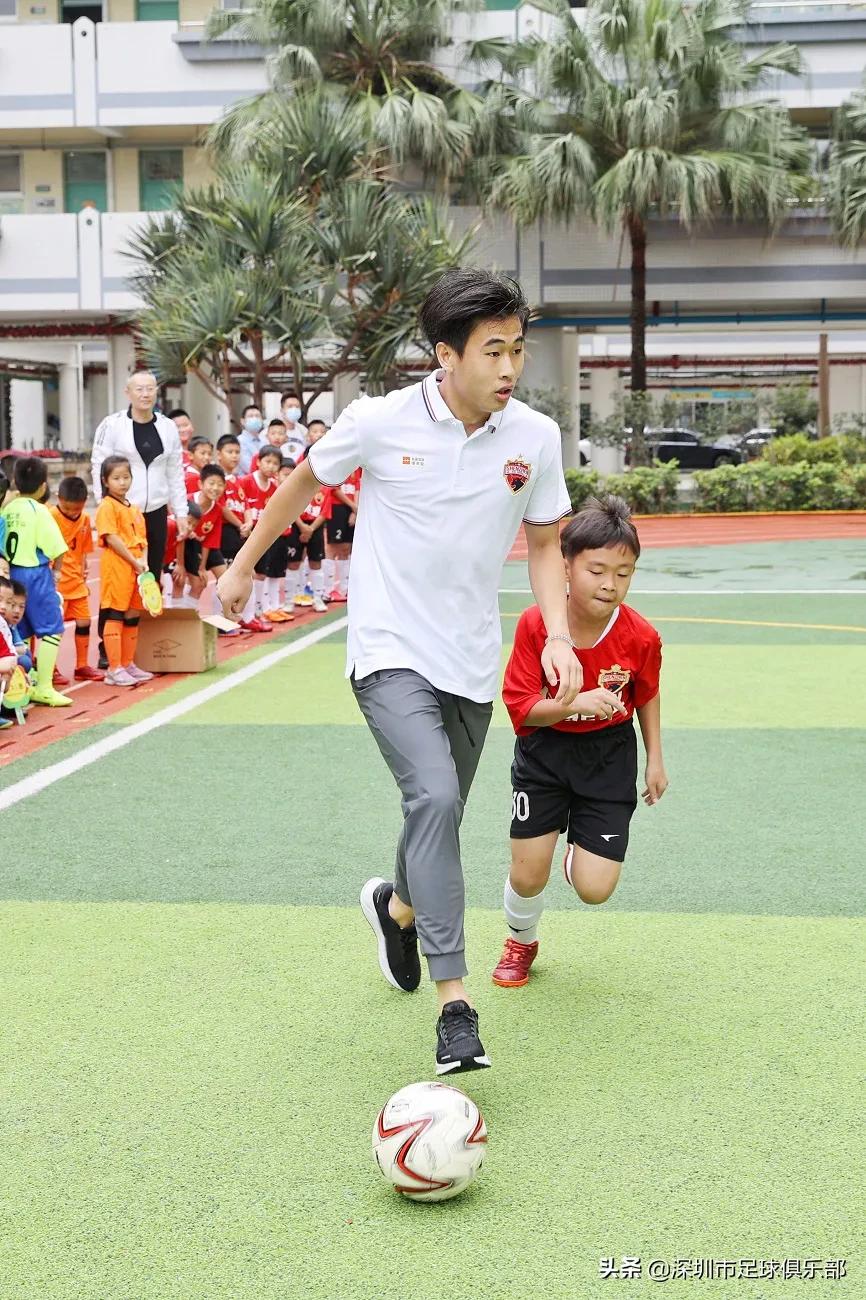 深足校园嘉年华·皇岗小学站：孙可张源戴伟浚“大战”小学生