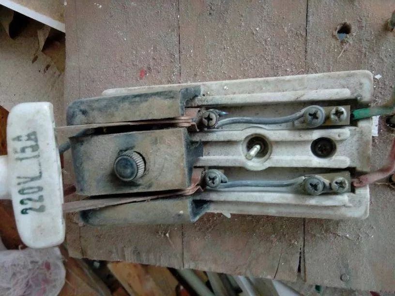 保险丝是哪种材料制成,保险丝是什么材料做的