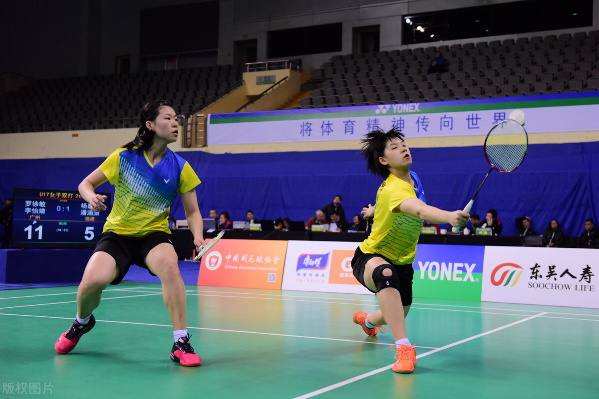 初学者打羽毛球的技巧和方法,初学者打羽毛球的正确姿势和技巧