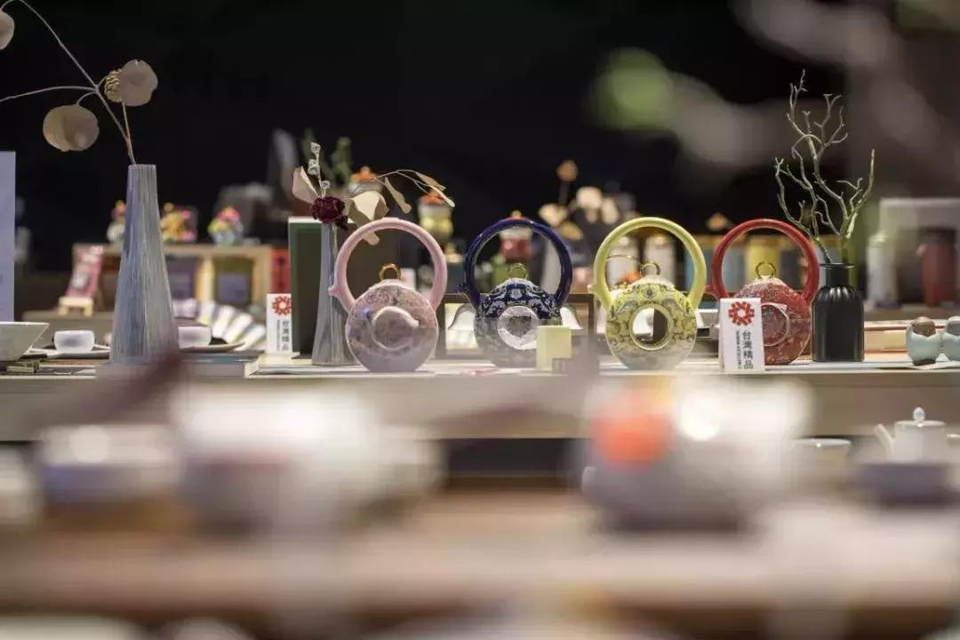 那些能卖高价还赚钱的文创品究竟什么来头