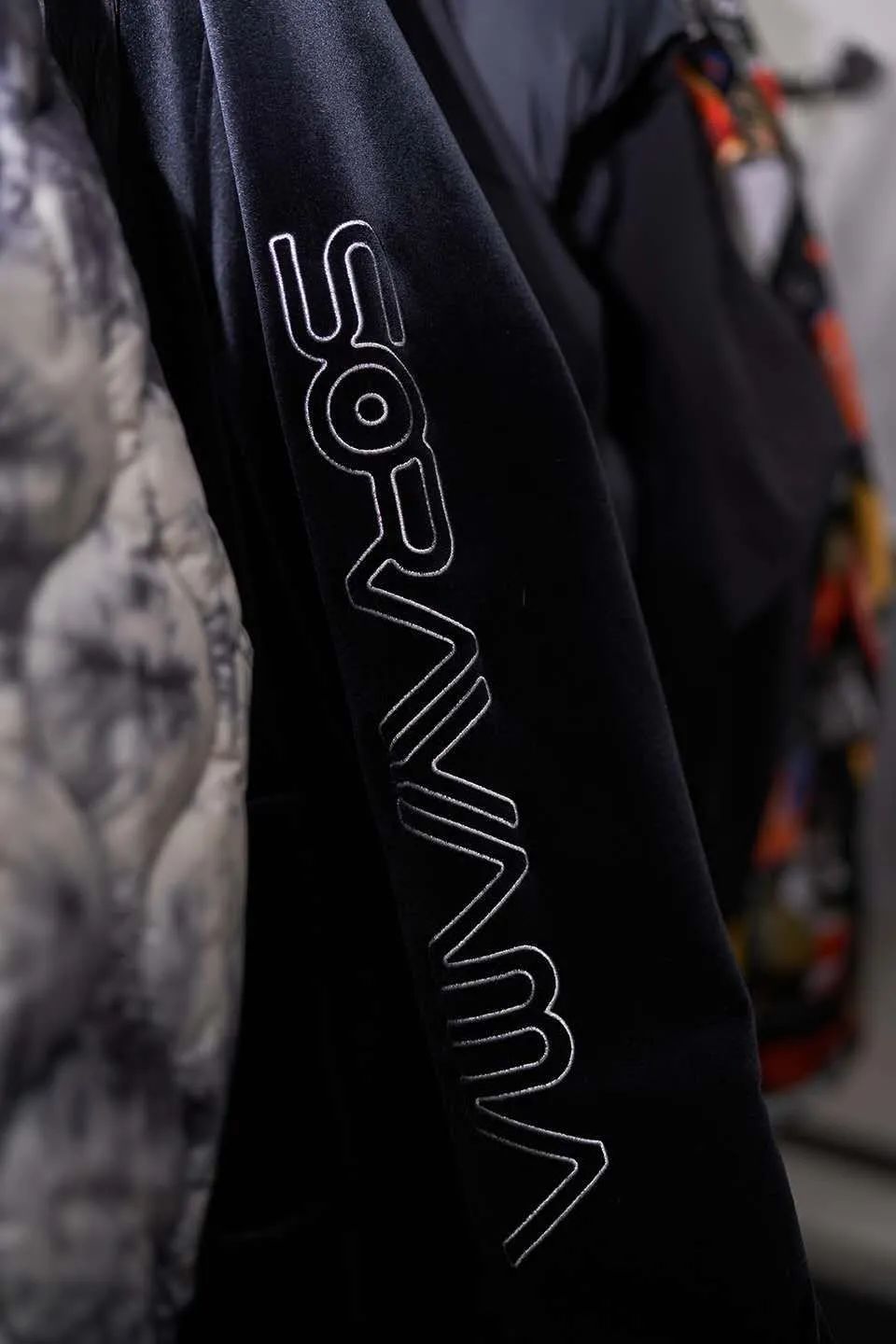 以前没钱买李宁什么梗,以前买不起李宁