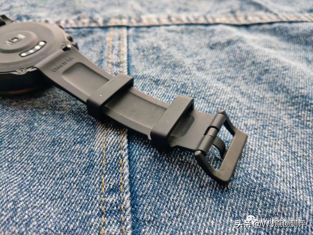 能打电话的手表颜值高,很耐摔的智能手表